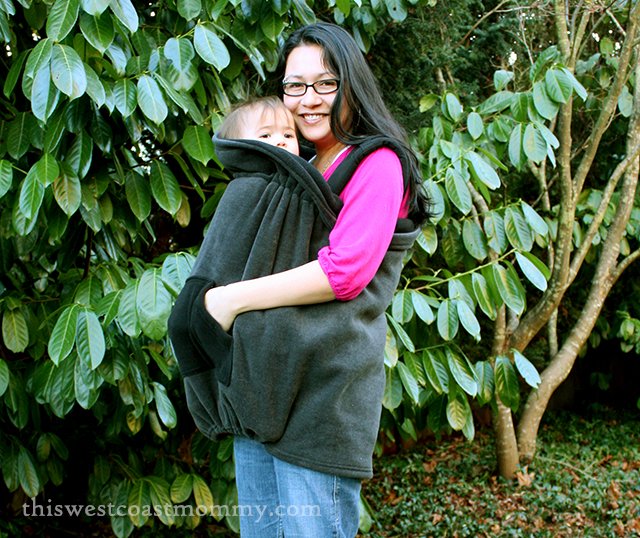The Kowalli baby carrier cover works with every wrap, sling, and soft-structured carrier. A definite must-have for babywearing parents! #HolidayGiftGuide