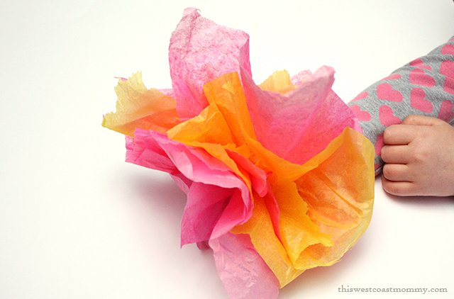 Make these pretty tissue paper flowers for a spring bouquet craft.