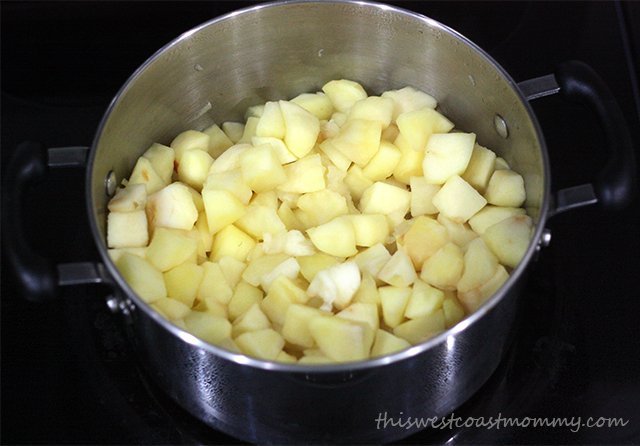 Make this delicious applesauce recipe without any added sugar!