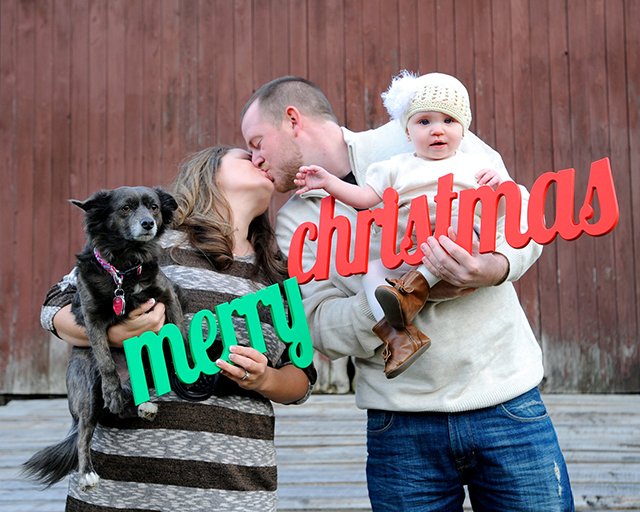 Wish all your friends and family a Merry Christmas with this wooden photo prop.