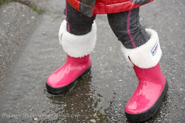 Stonz Rain Bootz & Linerz keep feet warm and dry.