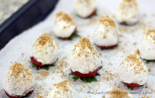 These delicious frozen Greek yogurt cheesecake strawberries are just the thing to cool off on a hot day or as a tangy and refreshing dessert after dinner. Mmm!