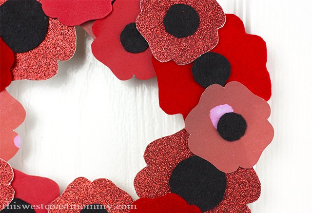 Make a pretty poppy wreath for Remembrance Day with a paper plate and scrap fabrics and papers.