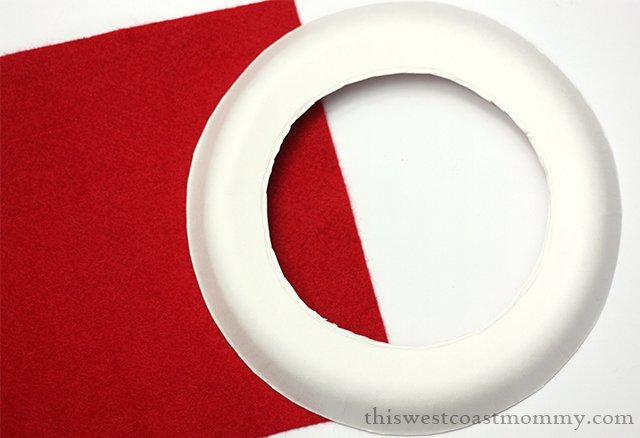 Make a pretty poppy wreath for Remembrance Day with a paper plate and scrap fabrics and papers.